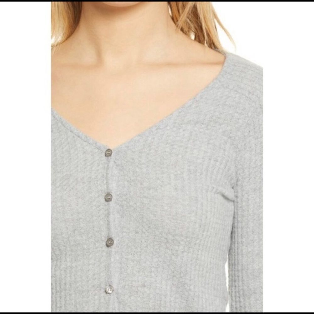 Revolve Socialite Button Front Crop Top NEW medium - Picture 2 of 7